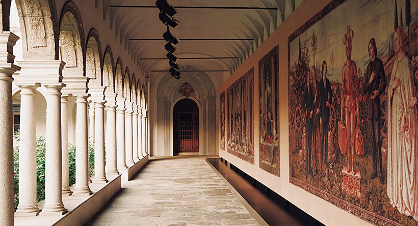 大回廊での展示。 Courtesy of Gucci