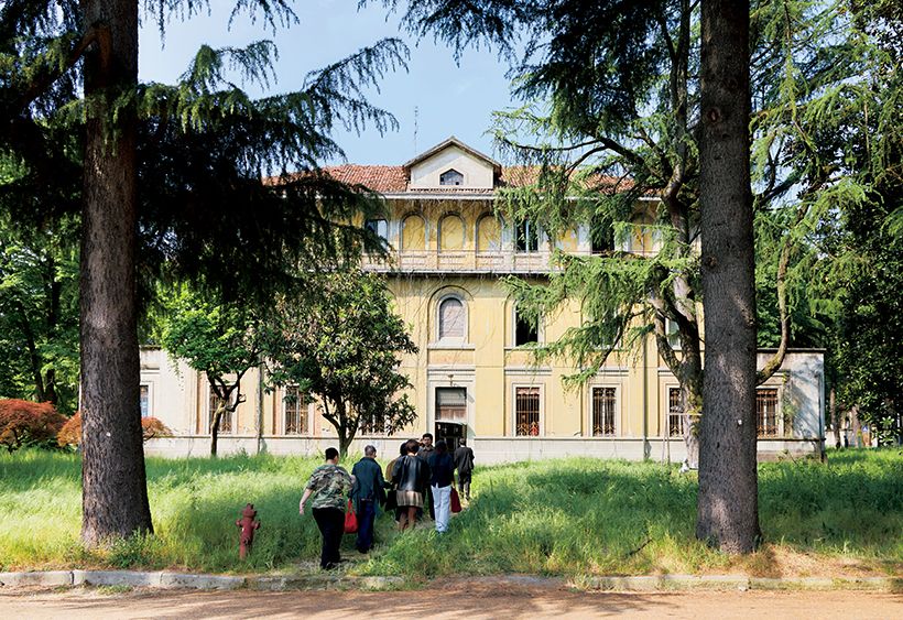 約12万平方メートルの敷地に点在する約100年前の建物と庭が会場。