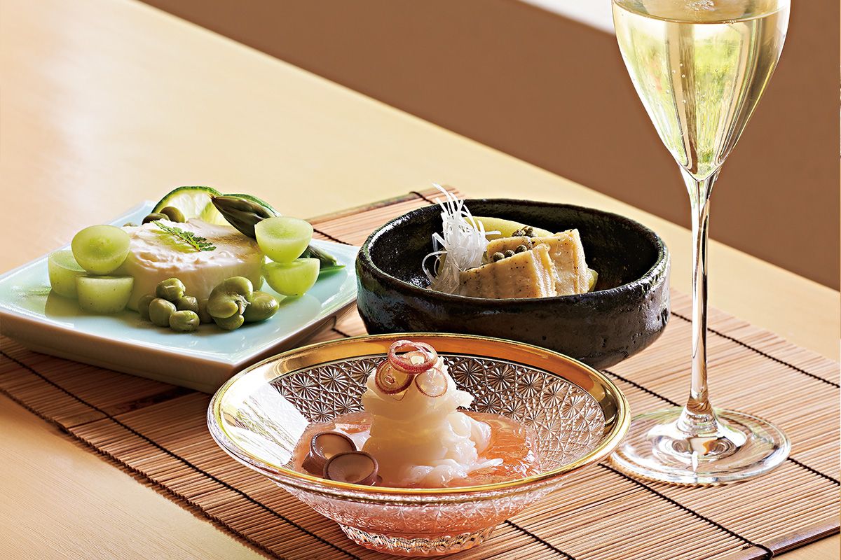 日本料理家・藤田貴子さんが軽井沢にオープンさせた「茶酒処 夕ずみ」。隠れ家で一献を楽しむ優雅な昼下がり