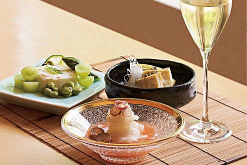 日本料理家・藤田貴子さんが軽井沢にオープンさせた「茶酒処 夕ずみ」。隠れ家で一献を楽しむ優雅な昼下がり