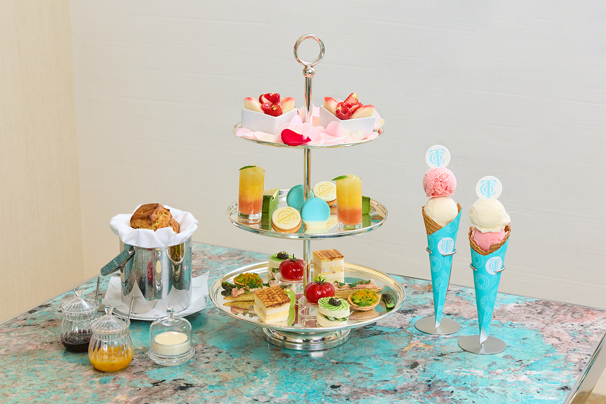 ティファニー「ブルー ボックス カフェ」1周年。夏の恵みを味わう特別