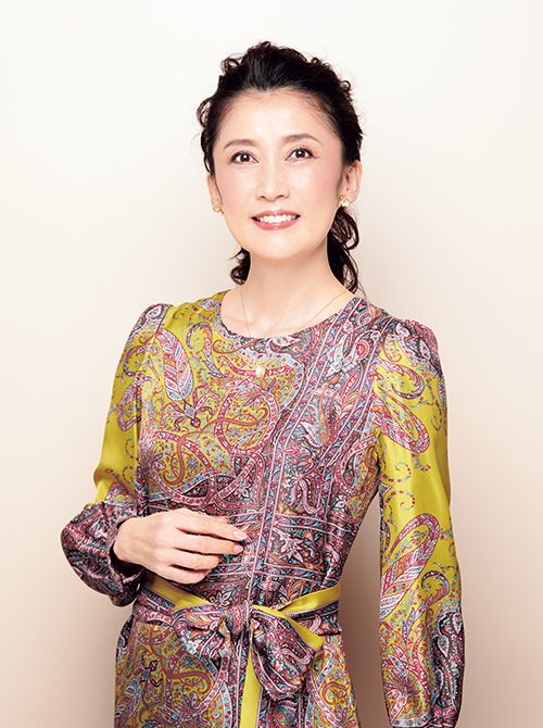 ワンピース(参考商品)/インドゥエリス イヤリング60万7200円 ネックレス46万6400円/ともに ニナ リッチ(エスジェイ ジュエリー)
