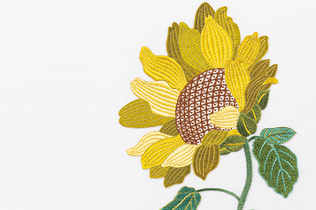 連載「絹糸に託すいのちの輝き」8月 日本刺繍作家・草乃しずかさんの
