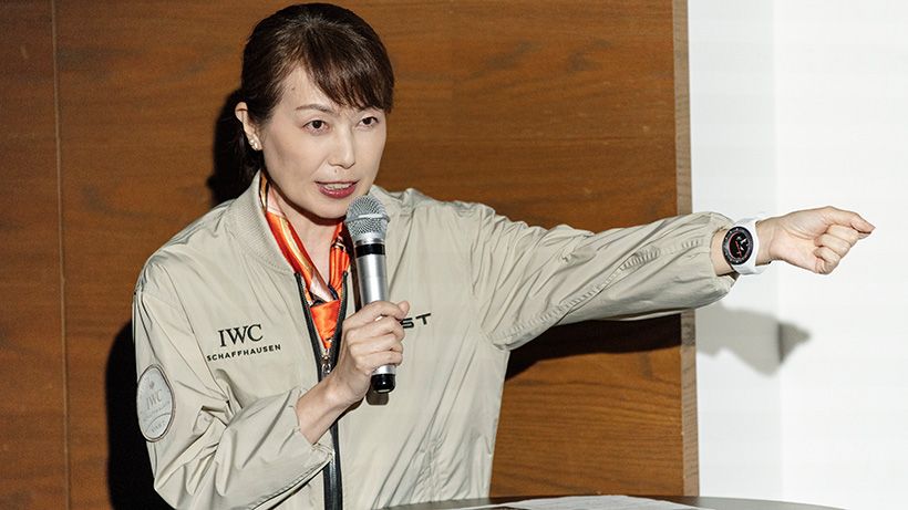 時計を宇宙空間での“相棒”と語る山崎さん