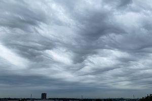 波打つような荒々しさを持つ「うねり雲」。曇天の日は迫力あるこの雲を探してみては
