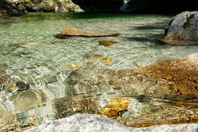 日本を代表する山々に囲まれ、伏流水が豊富な山梨県。国内で流通するミネラルウォーターの約3割が山梨で採水されている。
