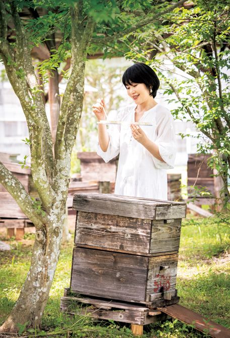 「ローヤルゼリーは、人生百年時代を美しく健やかに生きるための力を秘めています。その恩恵を味方にしたいですね」──小林さん