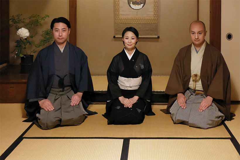 右から京観世五軒家の林家当主・⼗四世林喜右衛⾨さん、寛永⾏幸四百年祭総合プロデューサー・濱崎加奈⼦さん、⾦剛流若宗家・⾦剛⿓謹さん。