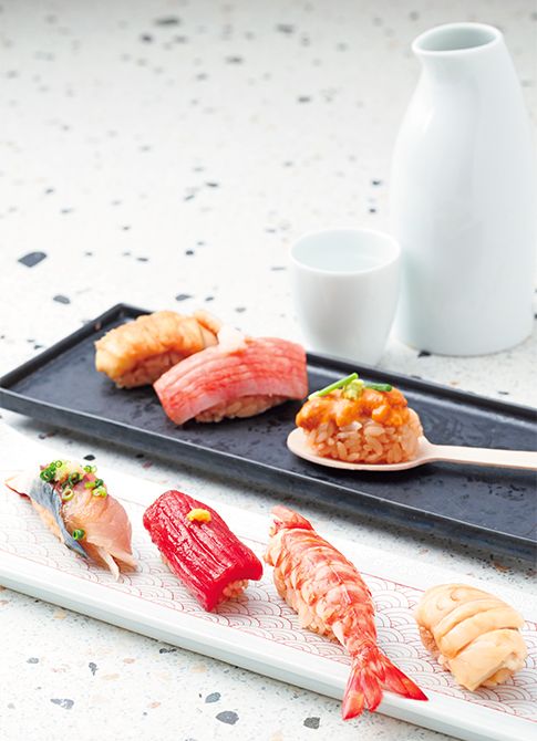 夕食は早朝に豊後水道で水揚げされた鮮魚をお造りやすしで提供。