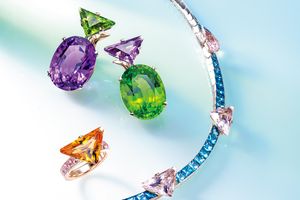 “色彩”を主役にした【プラダ】のジュエリーコレクション