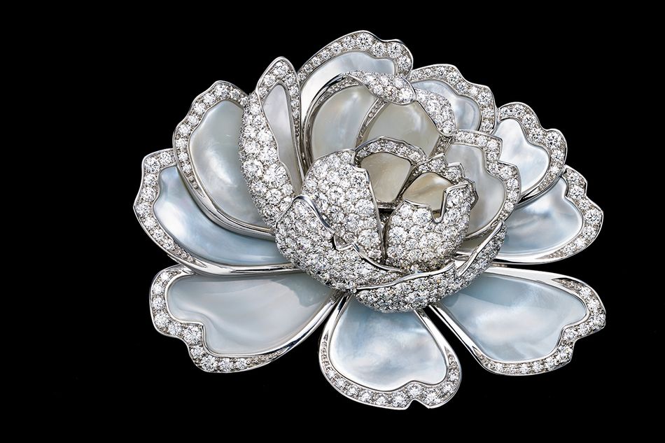 【ギメル】隠された贅沢を楽しむまるで芸術品のようなブローチ
