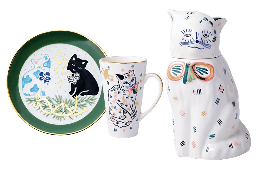 右から・「Tabby Cat Jug Pink Fish & White Cat with Amber Tail」（ 幅17×奥行き17×高さ16.5 センチ）1万2100円　「Tabby Cat TumblerLying White Cat with Amber Tail」（口径8.5×高さ8センチ）2970円／ともにイッケンドルフミラノ（ギャラックス貿易）