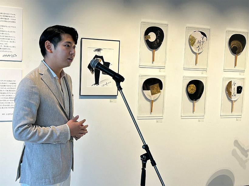 本展のキュレーションを手掛けたJK GALLERYの鈴木之氏