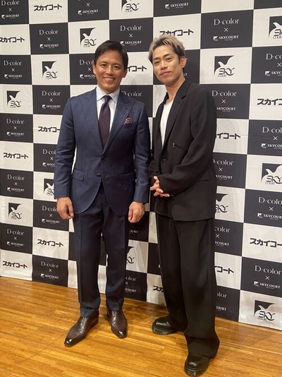 囲み取材でのお二人は、トークショーを終えて表情もリラックス。撮影／家庭画報編集部