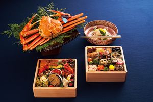 加賀料理の名店が紡ぐ　海山の幸が詰まったおせちとブランド蟹で特別のお正月迎えを「つば甚×家庭画報　加賀料理 特選 二段重（加能ガニ・かぶら寿し付き）」