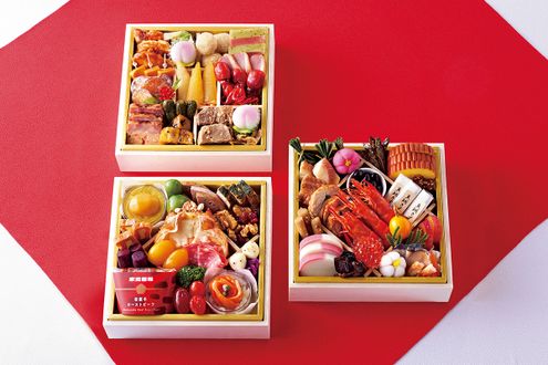 華やかな57品を楽しめる、プレミアムな三段重「家庭画報オリジナル　三段おせち」