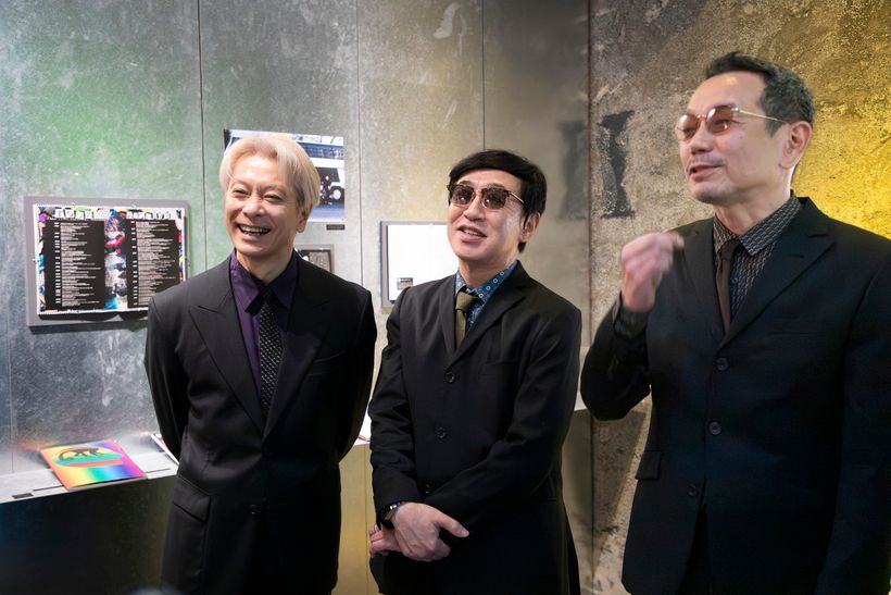 右から「『音楽で平和を』というと少し大袈裟に感じていましたが、最近の演奏や出会いを通じて、本当に平和に繫がるのではないかと思うようになりました」(川上さん)、「動的平衡といいますが、僕らもいろいろなかたの力を借りて常に新しい所へ向かってきた。今後も少しずつ変化して、面白さを体感できることをやっていきたい」(GAMOさん)、「僕たちは音楽が大好きで活動しています。その楽しさが皆に伝わり、平和や愛に繫がってくれたらと思って演奏しています」（大森さん）。