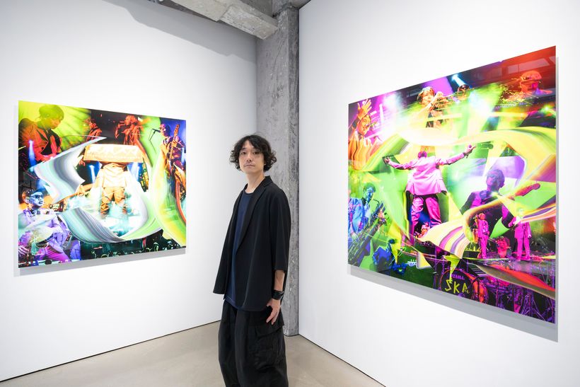 画集編集ソフトを用いて、撮影した写真の一部を絵画の筆致のように変形させる「スマッジ(#smudge)」シリーズが代表作の、写真家・アーティストの小林健太さん。東京スカパラダイスオーケストラとのご縁は、2025年に開催された「MEET YOUR ART FESTIVAL」で、GAMOさんがプロデュースした特別編成ライブにてコラボしたことから。「デジタル作品とも現代的な音楽とも、まったく違和感のないグルーヴ感で、東京スカパラダイスオーケストラの音楽が持つ多様性、包容力を実感しました」と語った。