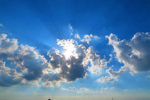 碧天、蒼天、高天⋯青空の呼び名は色々。夏から秋にかけて変化する空の青