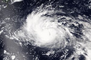 台風の進路、どこでどんな危険がある？ 離れた場所でも気をつけるべき現象とは