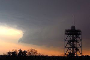 見かけたらすぐに避難を！ 天気の急変が迫っていることを示す「棚雲」