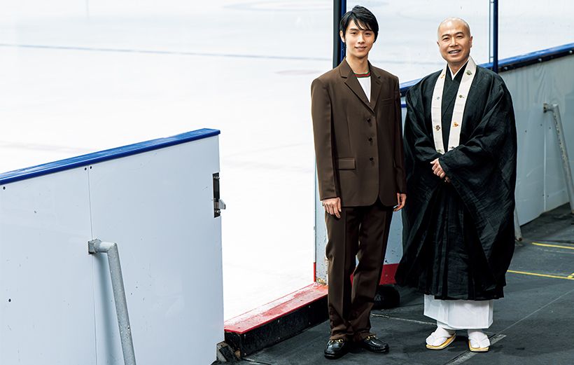 羽生結弦さんが慈眼寺を訪れた前回に続き、今回は塩沼亮潤大阿闍梨が羽生さんの練習拠点を訪問。最初は袈裟姿で登場された大阿闍梨だが、｢こんなお二人、見たことがない！｣写真が撮れる展開に。衣装協力（羽生さん）／グッチ（グッチ クライアント サービス）