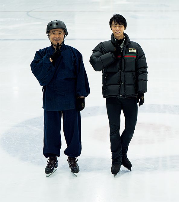 羽生さんからプレゼントの手袋で「SEIMEI」ポーズ。