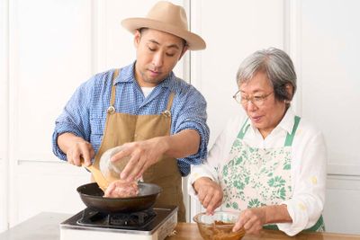 料理家親子の杵島直美さん、きじまりゅうたさん。
