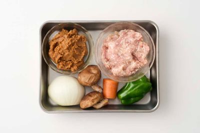 「野菜たっぷり肉味噌」の材料。