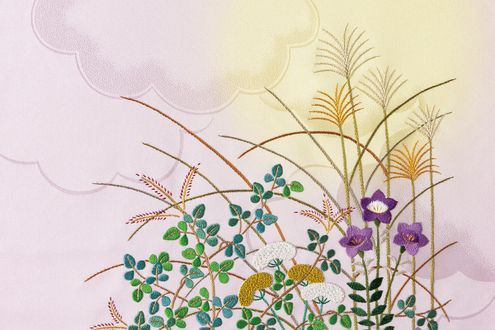 連載「絹糸に託すいのちの輝き」9月　日本刺繍作家・草乃しずかさんの秋草