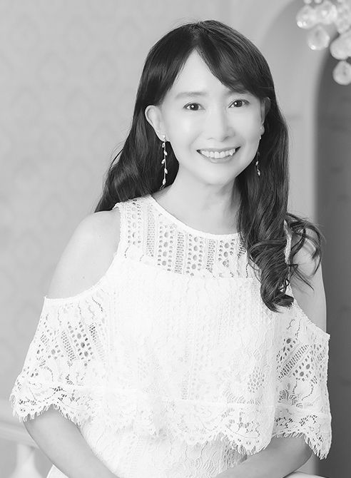 1955年香港生まれ。72年、「ひなげしの花」で日本デビュー。上智大学国際学部を経て、カナダのトロント大学を卒業。89年米国スタンフォード大学教育学部博士課程に留学し博士号を取得。98年日本ユニセフ協会大使に就任。世界の貧困地域や紛争地を視察し現状を広く伝えてきた。2008年日本対がん協会初代「ほほえみ大使」、16年ユニセフ・アジア親善大使に就任。芸能活動のみならず、子どもの権利を守るための活動、東日本大震災復興支援のためのチャリティイベントなど、国内外を舞台に幅広く活動する。