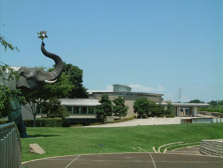 大分市美術館エントランス