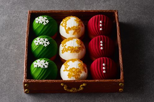 「パレスホテル東京」の2026年クリスマスケーキ　3種のムースタルト「デコラシオン ド ノエル」が聖夜の食卓を彩る