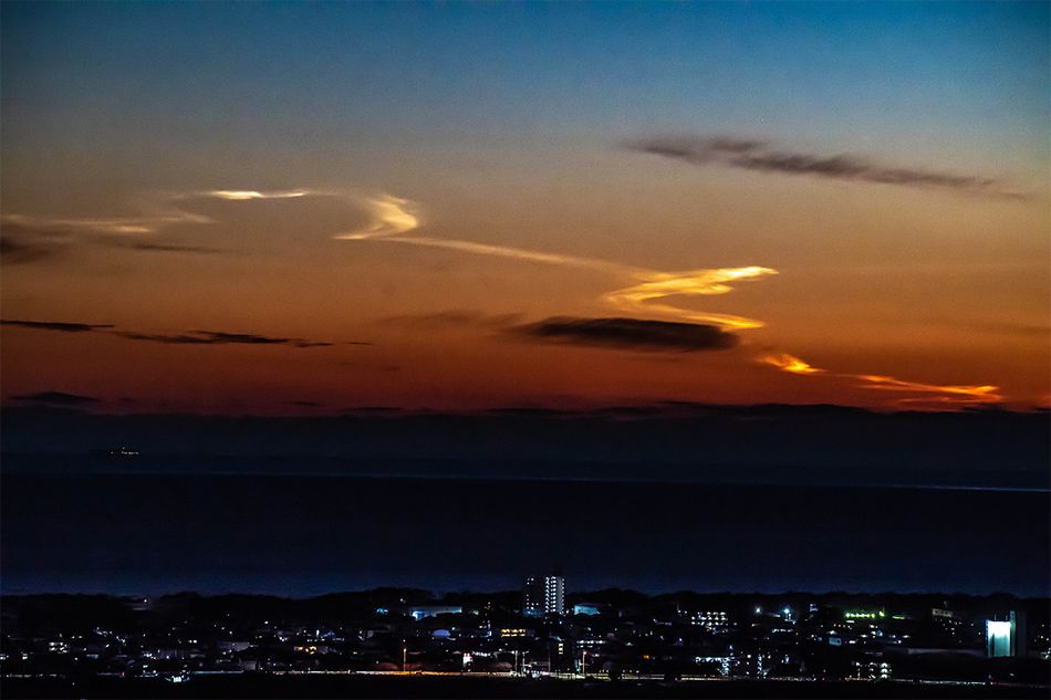ロケットの打ち上げで見られることがある「夜光雲」。地球上で最も高い空に現れます