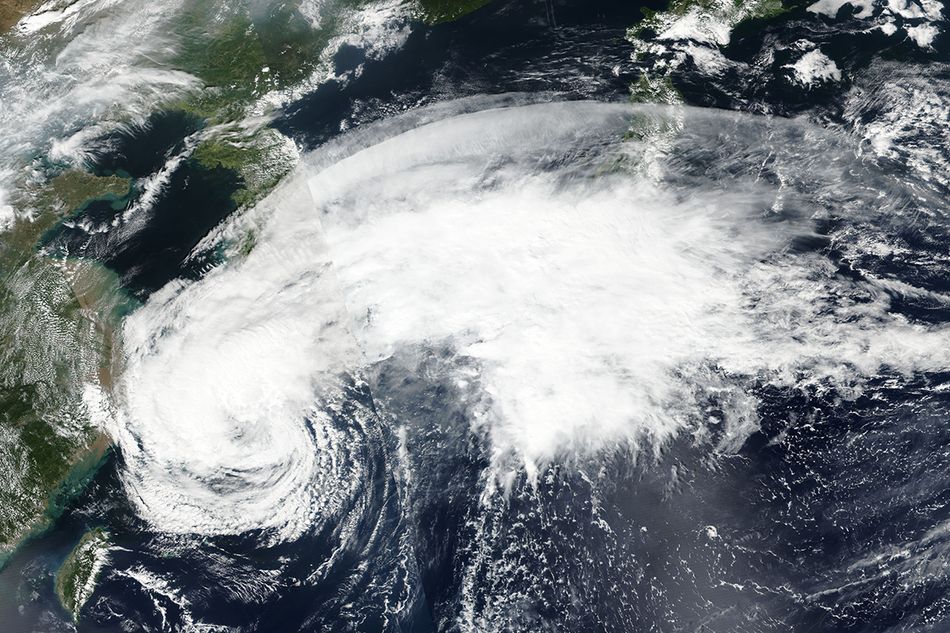 台風は温帯低気圧に変わってからも危険。違いを知って十分に対策を