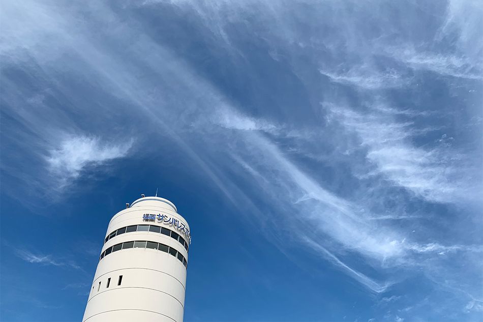 秋の空が高く見えると言われるのはなぜ？  大気と雲がポイントです