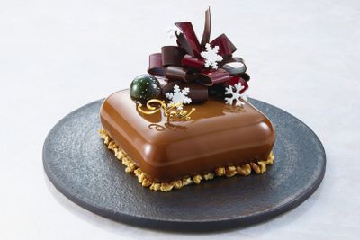 「シェフのスペシャリテ ～La Supreme～」15,000円　13×13cm　6～8名分