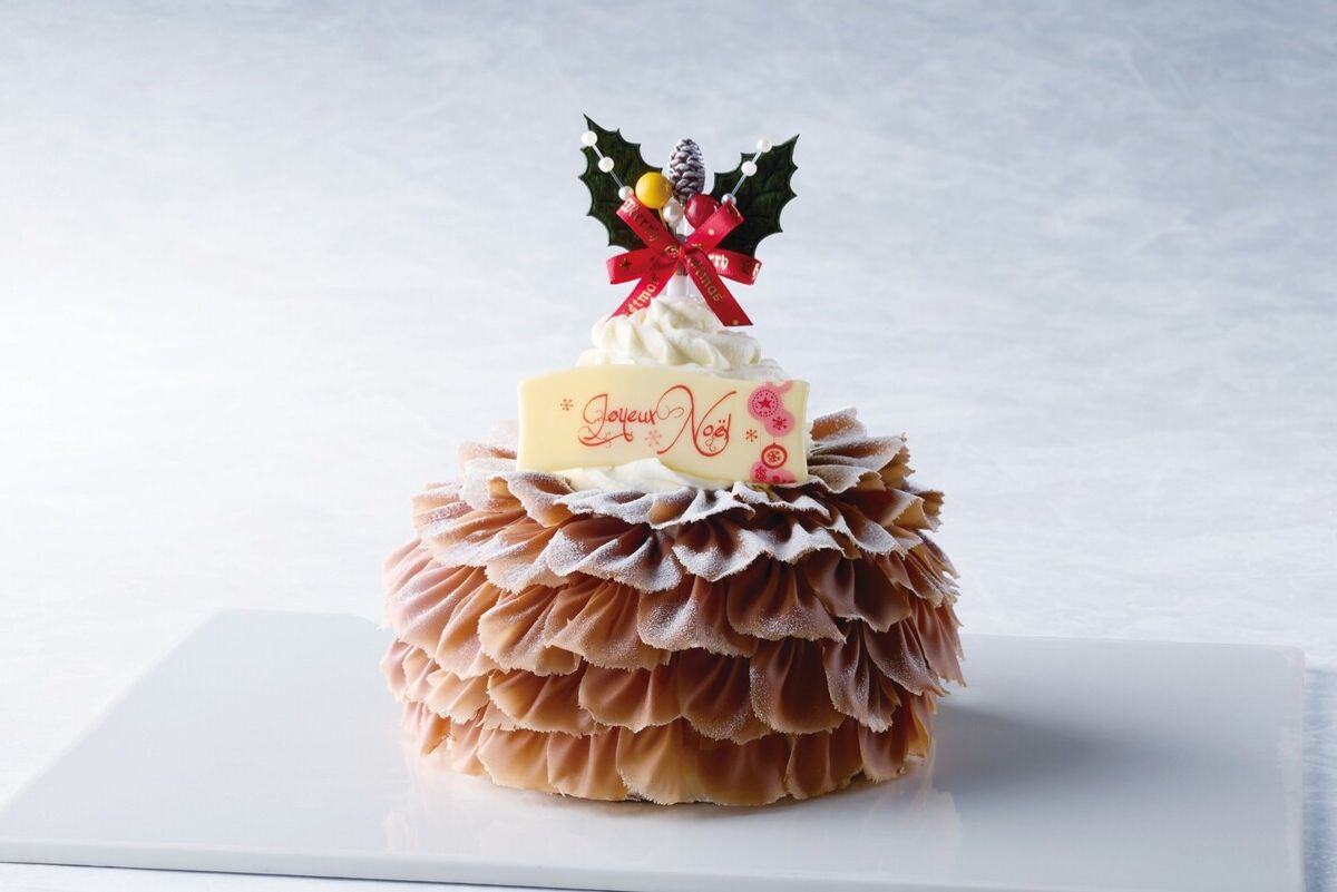 「オークラ東京」の2026年クリスマスケーキ　伝統の味に現代の感性を重ねた「フォレ・ノワール」