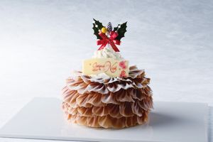 「オークラ東京」の2026年クリスマスケーキ　伝統の味に現代の感性を重ねた「フォレ・ノワール」