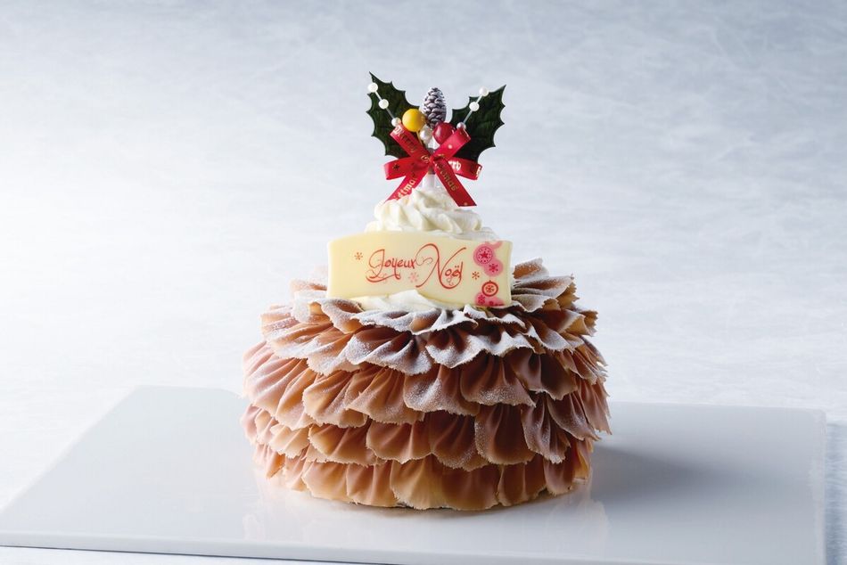 「オークラ東京」の2026年クリスマスケーキ　伝統の味に現代の感性を重ねた「フォレ・ノワール」