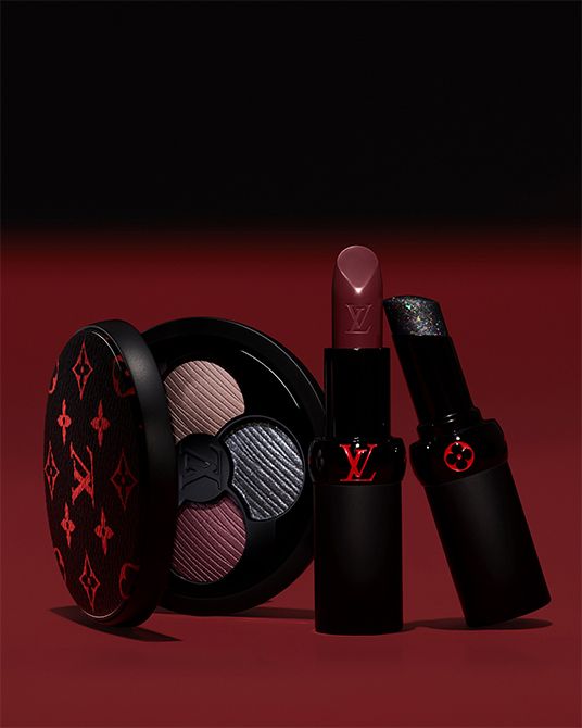 左からLV オンブル 715 モノグラム・アンフラルージュ 5万1700円、LV ルージュ 715 モノグラム・アンフラルージュ 2万8600円、LV バーム 099 ギャラクティック ヴェール 2万8600円