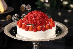 「帝国ホテル 東京」の2026年クリスマスケーキ　大切な思い出とともに堪能したいホテルのシンボルを冠した「ロビーローズ フレジェ」　