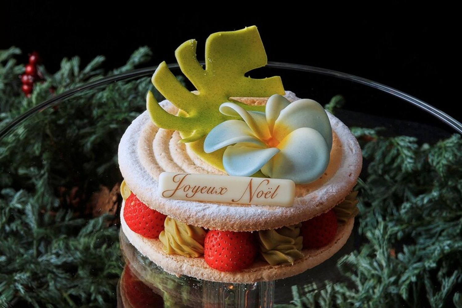 「THE KAHALA Christmas 2026 “Macaronnade”（ザ・カハラ クリスマス 2026 マカロナード）」12,960円　直径約12cm　※30台限定