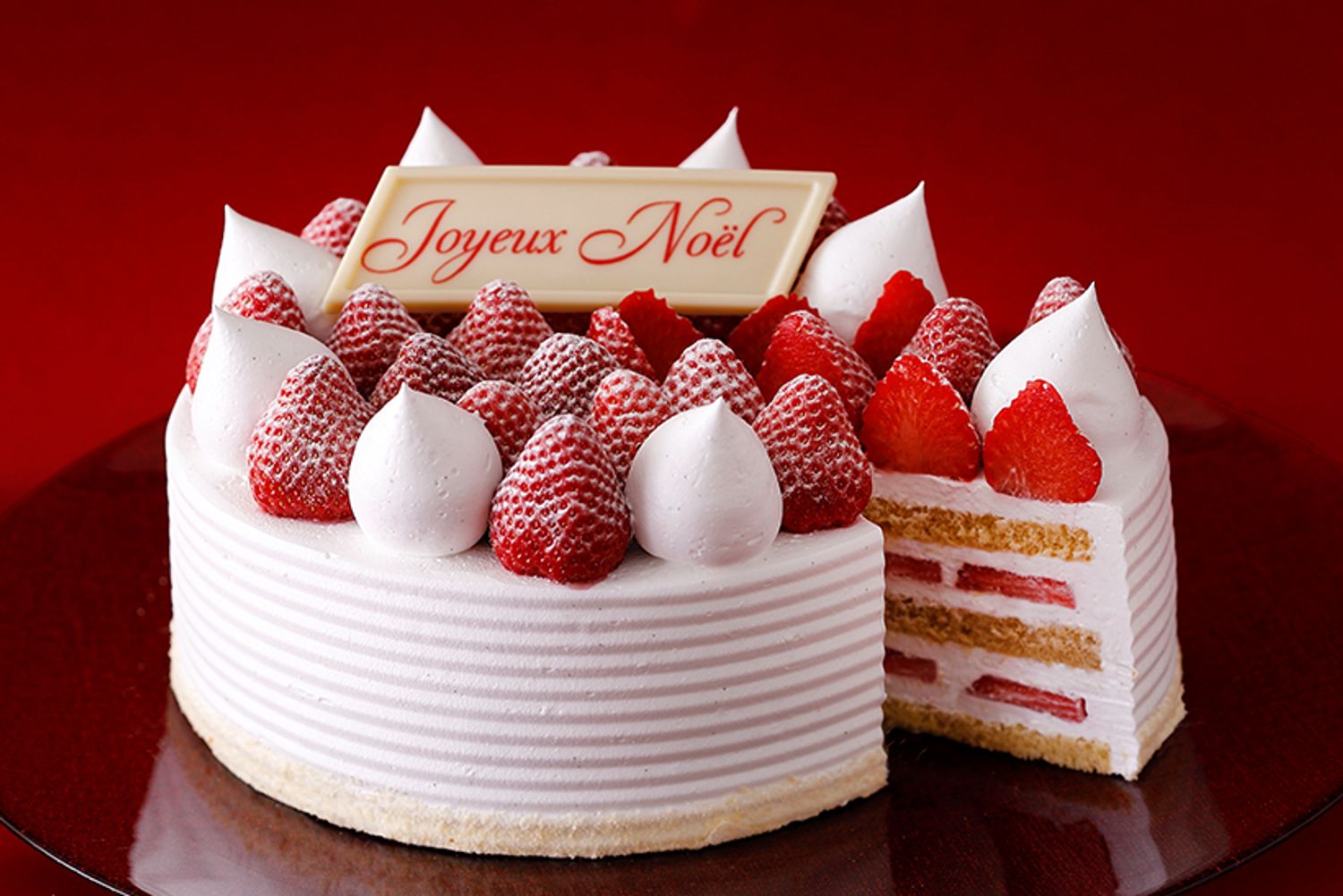 「新スーパーあまおうショートケーキ」 8～10名用18,900円　直径21cm、高さ6.5cm、6～8名用15,660円　直径18cm、高さ6.5cm