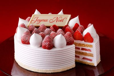 「新スーパーあまおうショートケーキ」 8～10名用18,900円　直径21cm、高さ6.5cm、6～8名用15,660円　直径18cm、高さ6.5cm