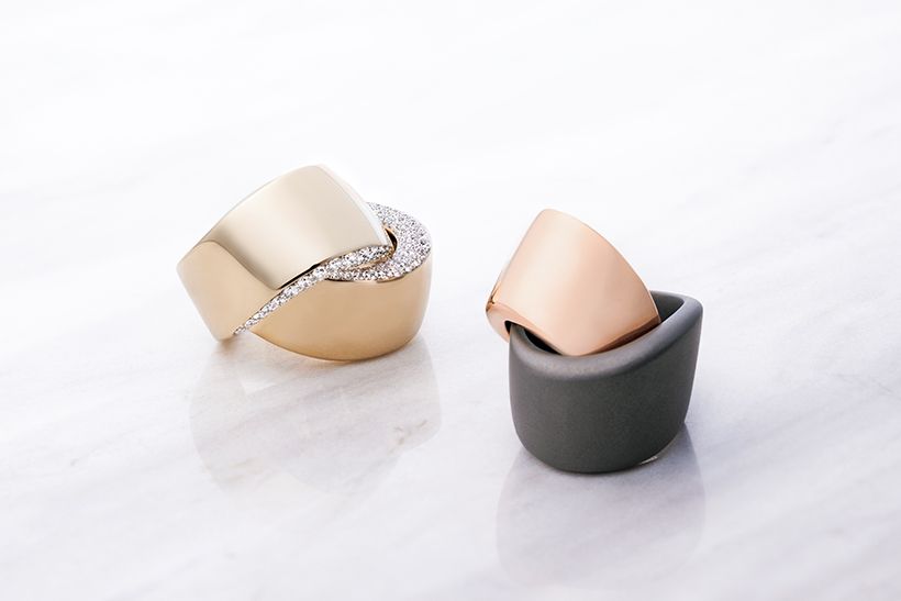 VHERNIER なめらかなゴールドの表情が美しいリング
