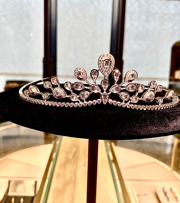 「ジョゼフィーヌ コレクション」の象徴ともいえるティアラのハイジュエリーもここ大阪心斎橋店で見ることができる。