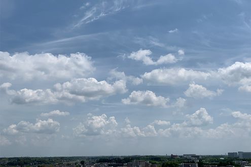 雲の“旅路”に注目。同じ空の上で、別方向に進む雲が見られる理由