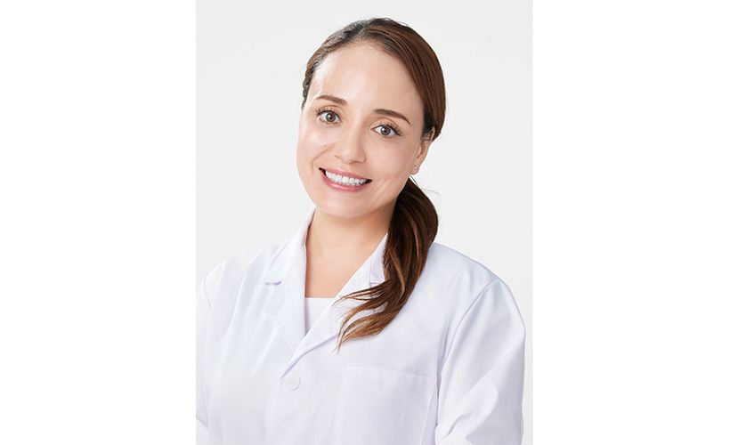 いしはら・にいな　医師、イシハラクリニック副院長。幼少期をスイスで過ごし、帰国後は伊豆の緑豊かな環境に育つ。帝京大学医学部卒業後、同大学病院で2年間の研修医を経て、現在は父、石原結實のクリニックで治療にあたる。漢方医学、自然療法、食事療法に詳しく、わかりやすい医学解説と親しみやすい人柄から講演や各種メディアでも活躍中。