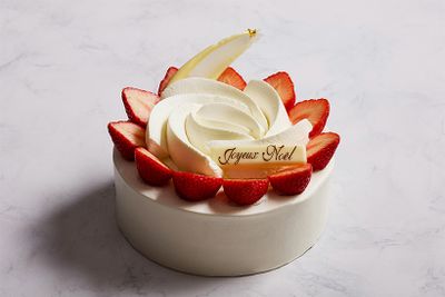 ホテル伝統のショートケーキ「イヴェール」直径16cm 6,500円 　「フルール」直径25cm 10,000円